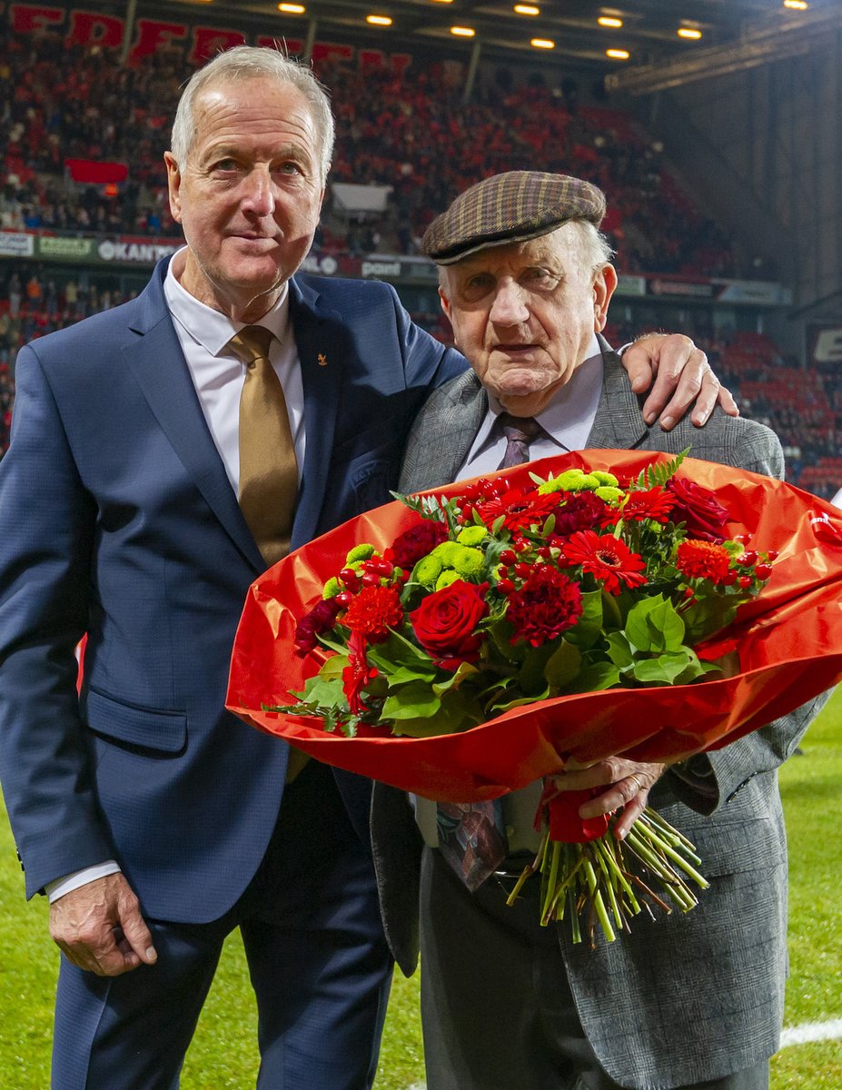 voetbalhart's tweet photo. Rust zacht #KeesRijvers. #FCTwente https://t.co/JwtwWd90fa