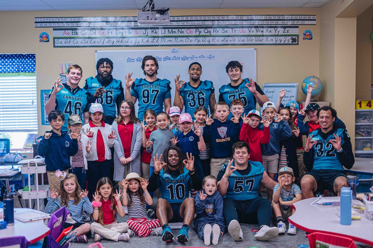 Reading to some future Chants! 📖 Great time this morning at Myrtle Beach Christian Academy! #BALLATTHEBEACH | #FAM1LY | #TEALNATION