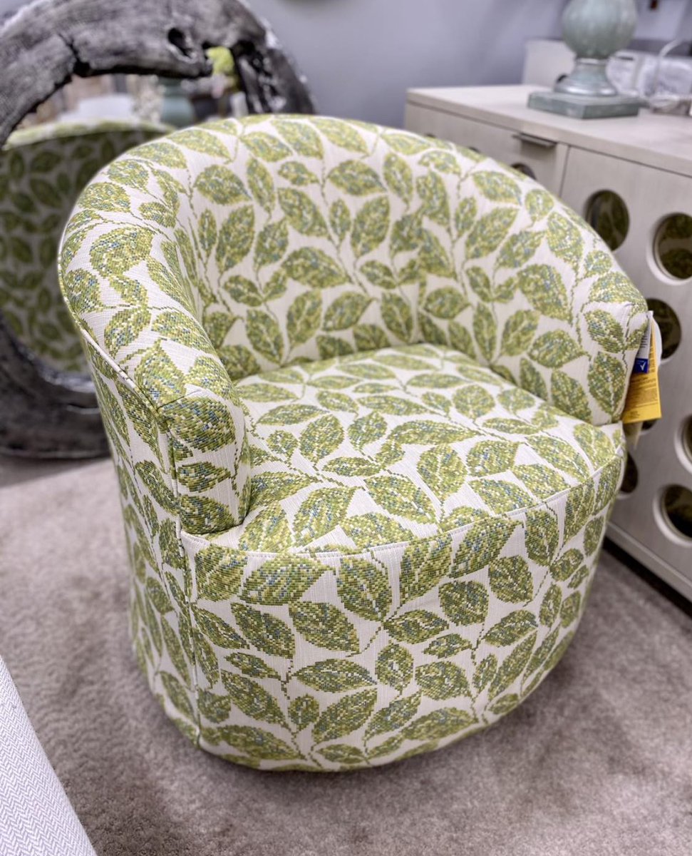 Who else is ready for springtime? 🙋‍♀️ Loving this fabric on our chair. Check it out at @blendedfurnituremarket 🤩