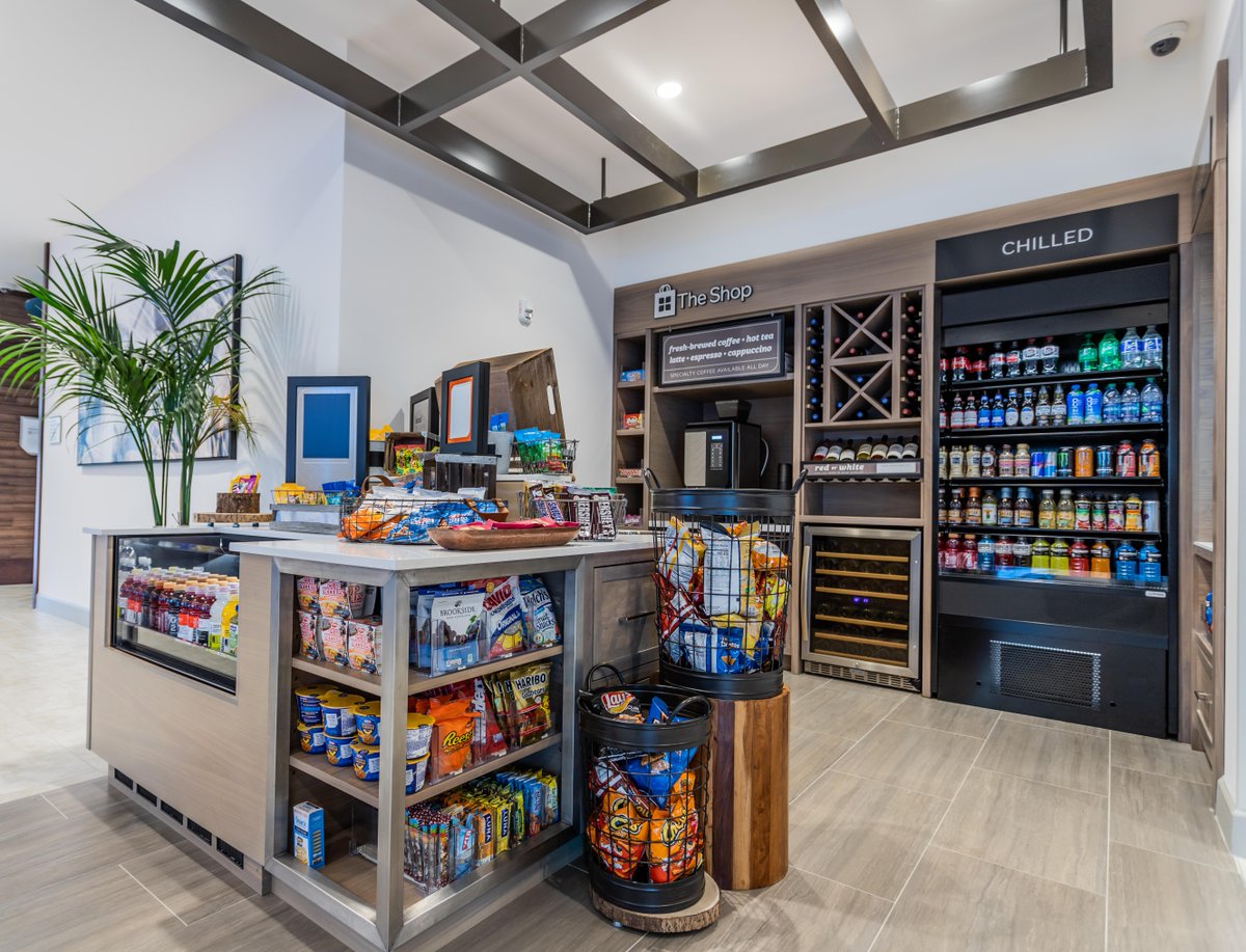 Whether you're in the mood for something sweet, savory, or a bit of both, The Shop is designed to satisfy your every snacking desire 🍫 

#NationalSnackDay#Hilton #WPB #WestPalmBeach #WestPalmBeachHotel #VisitWPB #Vacation #VisitFlorida #VisitFL #Snacks #SnackBar #Snacking