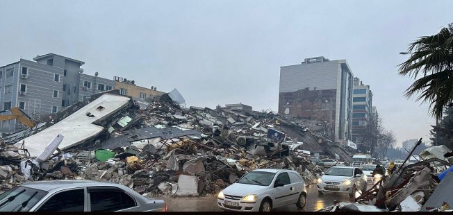 #isiasemsaldavaolacak
#isiasortakdavamız 
Unutmadık ,unutturmayacağız.İsiasın emsal dava sayılması  cinayetleri de önleyecek.Müteahit malzemeden çalarken,memur imza atarken,mimar çizerken,yapı denetimi kontrol ederken düşünecek. Artık yaptığımız bize günyüzü göstermez diyecek.