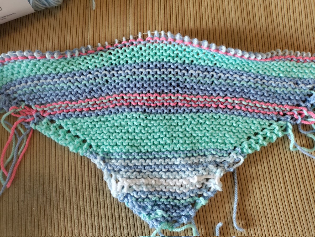 2024 #TemperatureBlanket through February! I'm loving these colors. I'm doing a simple diagonal pattern

#Knitting #KnittersOfInstagram #YarnBending #YarnArtist #StitchCraft