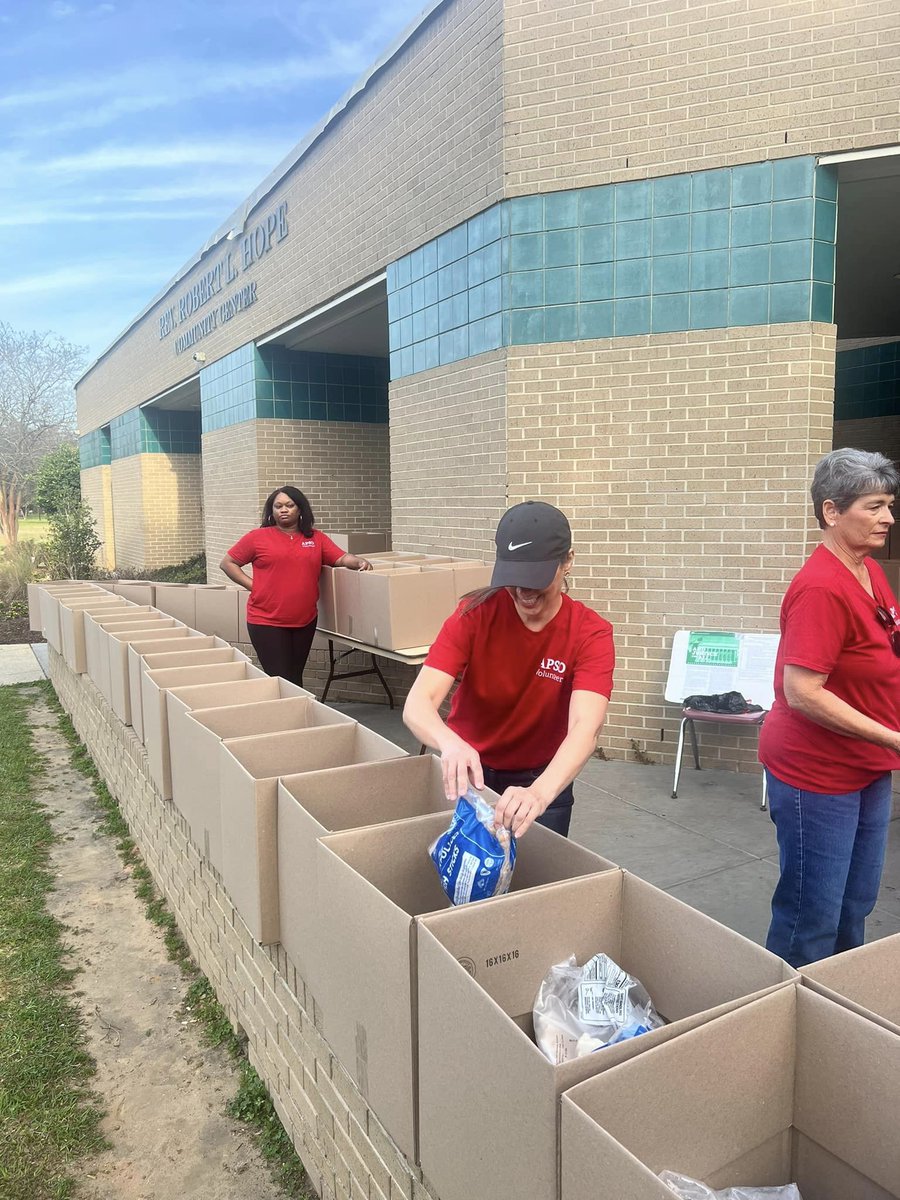 ALPowerFdn's tweet image. Another successful Africatown food distribution thanks to the helping hands of the Alabama Power Service Organization - Mobile Chapter 🙌 

#APSO #PowerofGood