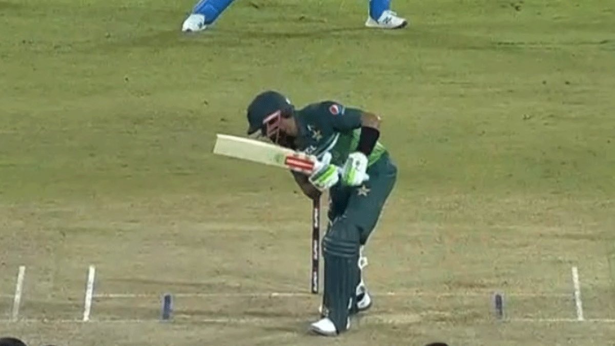 iranbir's tweet image. Today someone called by #Zimbabar got GOLDEN 🦆… #FakeKing #BabarAzam #PSL9 #PSL