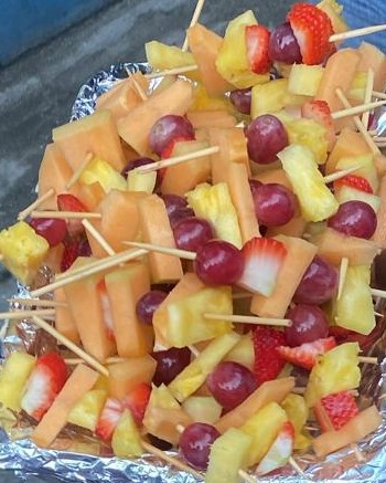 Fueling bodies with vibrant flavors! 🍓🍍 Our culinary students embrace healthy eating with colorful fruit kebabs. #NutritionNourishment #FruitfulBites #CulinaryWellness #LAHB