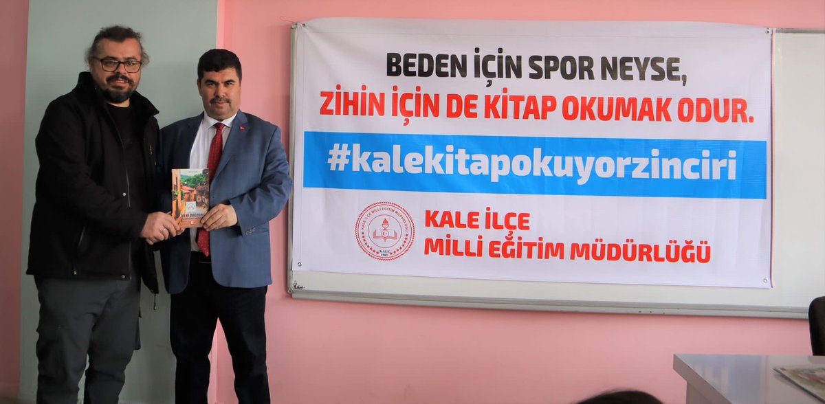 TRT Denizli  Temsilcisi Murat Demirbilek #KalekitapOKUyorzincirimize dahil oldu.En güzel hediye kitaptır. 
@denizlimem 
@ArgeDenizli 
@emre_caliskan 
@YTEMEL3 
@FerahSisman 
@KaleOzluce 
@aliozdemir_net 
@akaraceylan2021 
@savasozenegt 
@sinemkacmaz 
@NuriAnaokulu 
@nurcancobann