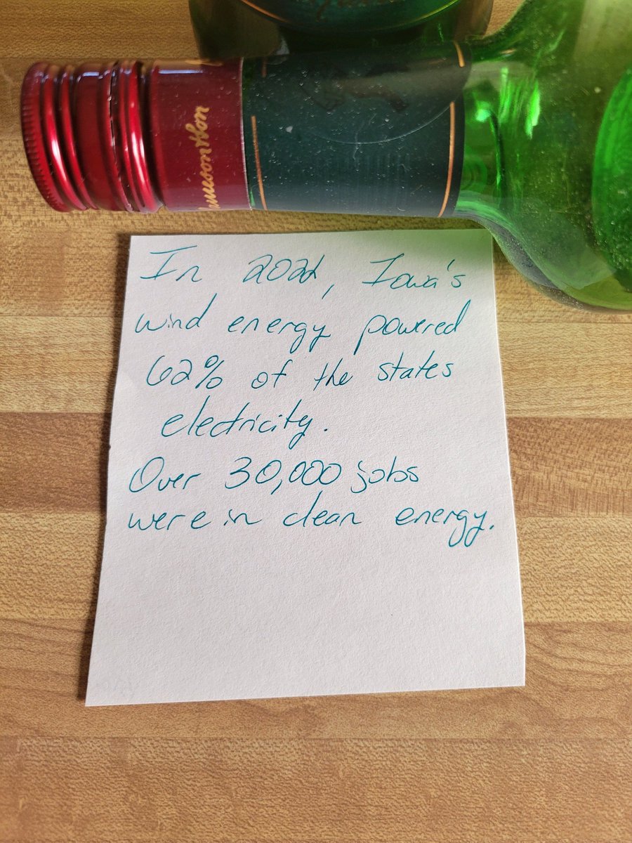 ComicsClimate's tweet image. Comic #157a #ComicsForClimate #GreenEnergy #TheFutureIsGreen #solarenergy #windenergy #FossilFuelsAreKillingUs #jobs #Nebraska #Iowa #WeCanDoThis #climate #ClimateChange