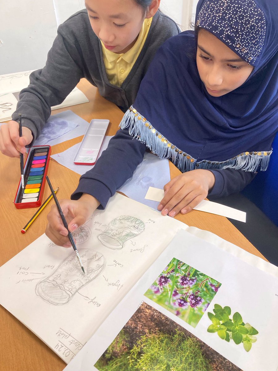 #year5 have been thinking carefully about the plants they want in their playground for the @Salters_Inst and @ForestGardenELL competition. They started to base their pot designs on each plant they want in their garden and what this would add to the space #education #STEM #ks2