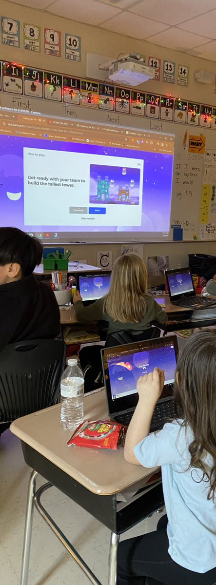 MrsKellerHPSD's tweet image. Thankful @Kahoot invited us to try some #team #challenge #modes while I pretest oi vs oy spelling @HanStElem