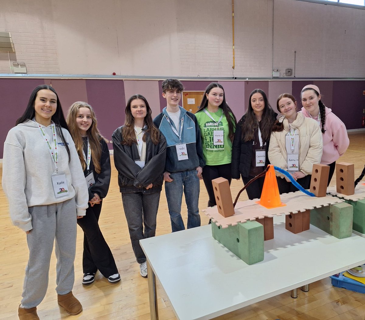 GCCD_Nas's tweet photo. Thosaigh 24 daltaí ó GCCD seachtain d'imeachtaí inniu in Barretstown mar ullmhúchán do 33 teaghlach a thiocfaidh chuig an suíomh ar an deireadh seachtaine. Rinne gach dalta €750 ar a laghad a thiomsú chun cuidiú le feidhmniú na carthanachta. @Barretstown @AFPatrunachta https://t.co/OZOL8pavNX