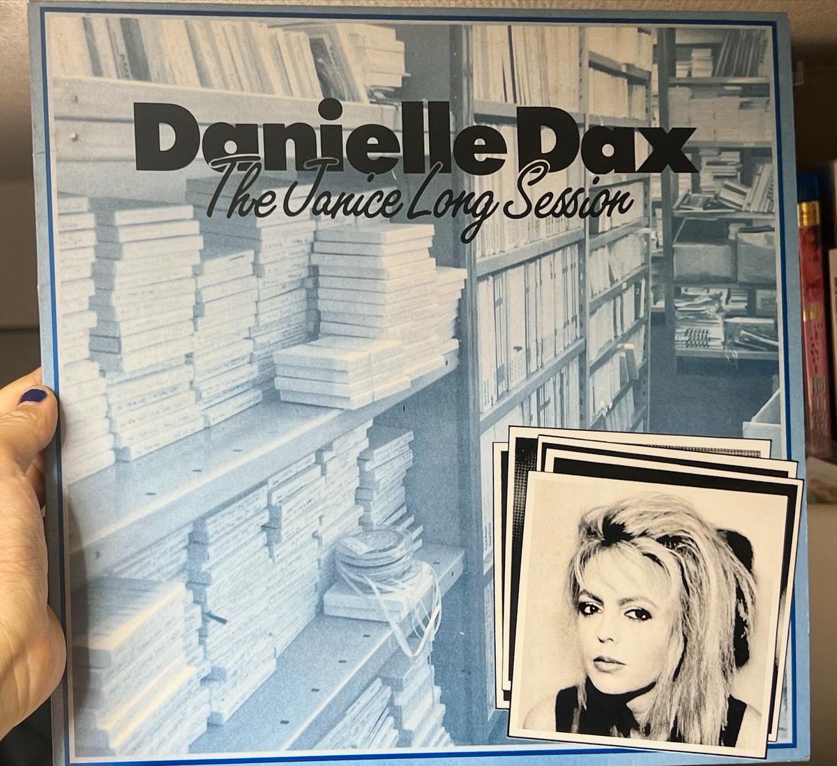 夜の音楽

Danielle Dax – The Janice Long Session

1988年UK 12インチシングル

よくジョン・ピール・セッション音源出してるstrange fruitのサブレーベルNighttracksから
1985年のBBCセッション音源

全体的に(当時の)モダーンでアヴァンギャルドさがあるポップサウンドにpagan的な色付け、みたいな