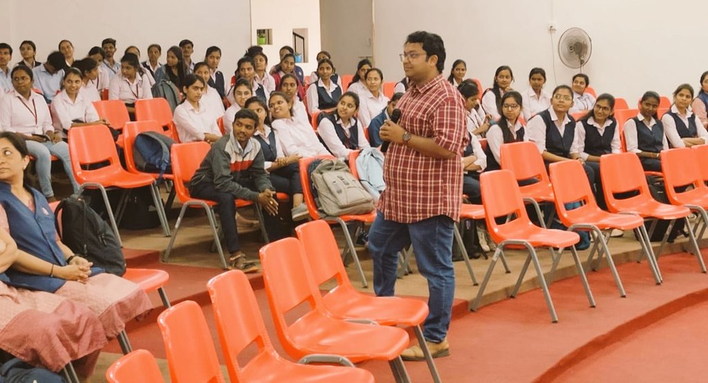MSDEEDIISERPune's tweet image. #MS_DEED Student_Teacher workshop #KTHM #MVPS #Nashik
Engaging students &amp;amp; teachers in activities for Better communication &amp;amp; Better learning!&quot;No significant learning can occur without a significant relationship&quot;Dr J Comer
 @ShivajiAtre @MSDEEDIISERPune @IISERPune @MSFDA_Official