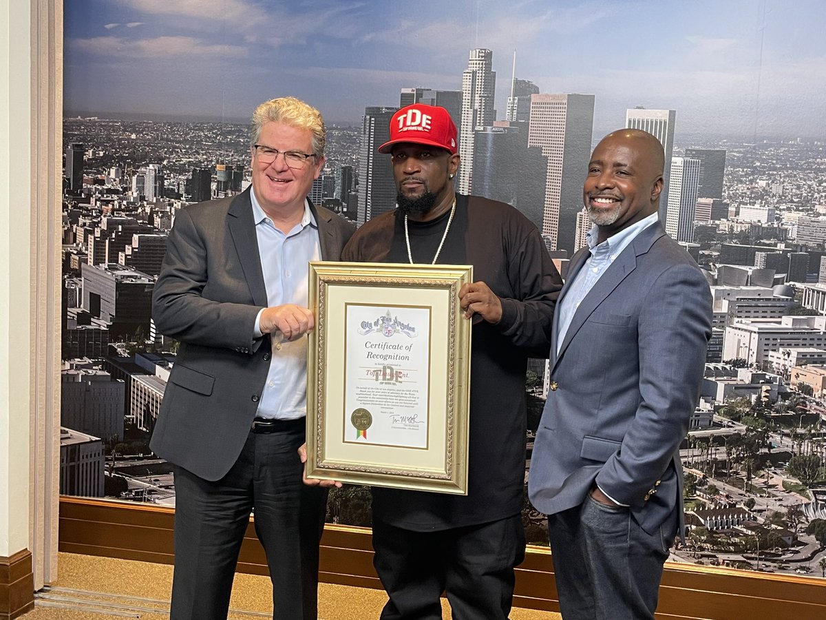 On Friday, March 1st, @dangerookipawaa, former #NickersonGardens resident and founder of @TopDawgEnt, was recognized by @LACity Councilmembers @TimMcOskerLA and @mhdcd8 for his contributions to the music industry. Congratulations! 🎉
