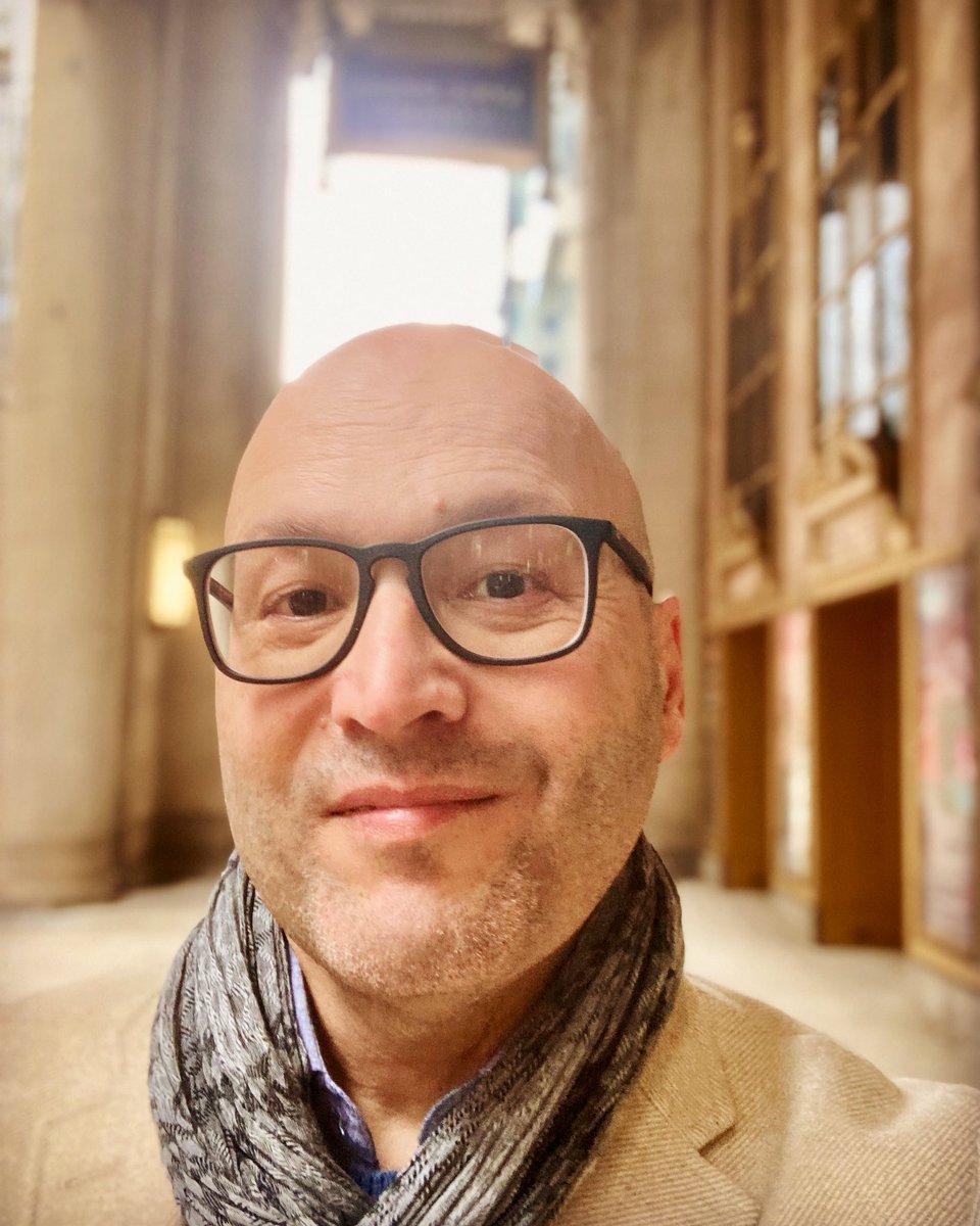 EnriqueMazzola's tweet photo. Very sleepy me starting the say at @LyricOpera ☺️ work at office and then stage&amp;orchestra of #Aida 🙌🏼

#likechicago #onlinechicago #chicagohome #chicagolife #chicagolove #chicagodowntown #chicagostreets  #chicagoland #windycity #chicagoartist #chicago #civicoperabuilding https://t.co/UFENH5EZbn