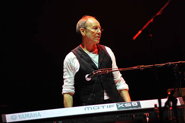 BTD Mar5,1952 #AlanClark keyboardist Dire Straits 1979 US #4 & UK #8 Sultans Of Swing,   1985 US #1 & UK #4 Money For Nothing, 1986 US #7 & UK #2 Walk Of Life, +8 UK Top40s & 4 UK #1 LPs. 2018 inducted Rock Hall of Fame with Dire Straits