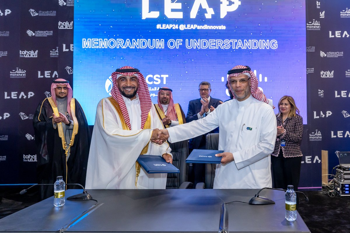 CiscoSaudia's tweet image. Today at #LEAP24, Cisco and @KACST signed an MoU to explore the collaboration on a joint virtual center for digital innovation. The initiative aims to empower entrepreneurs and SMEs with digital solutions, supporting local research development and innovation.

#CiscoLEAP