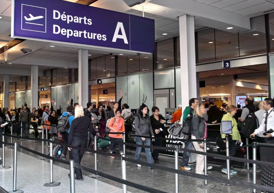 Jean-Denis Garon ⚜️ (@jeandenisgaron1) on Twitter photo Speak white à <a href="/yulaeroport/">YUL Aéroport international Montréal-Trudeau</a>!
Le gars des passeports vient carrément de m’envoyer @$&%! parce que je demandais qu’on parle français.
En lui rappelant que le 🇨🇦 est supposé être bilingue, il a crié : « Try that in the US! »
Merci <a href="/FrontiereCan/">Agence des services frontaliers du Canada</a> de l’avoir retiré pour la journée. Speak white à <a href="/yulaeroport/">YUL Aéroport international Montréal-Trudeau</a>!
Le gars des passeports vient carrément de m’envoyer @$&%! parce que je demandais qu’on parle français.
En lui rappelant que le 🇨🇦 est supposé être bilingue, il a crié : « Try that in the US! »
Merci <a href="/FrontiereCan/">Agence des services frontaliers du Canada</a> de l’avoir retiré pour la journée.