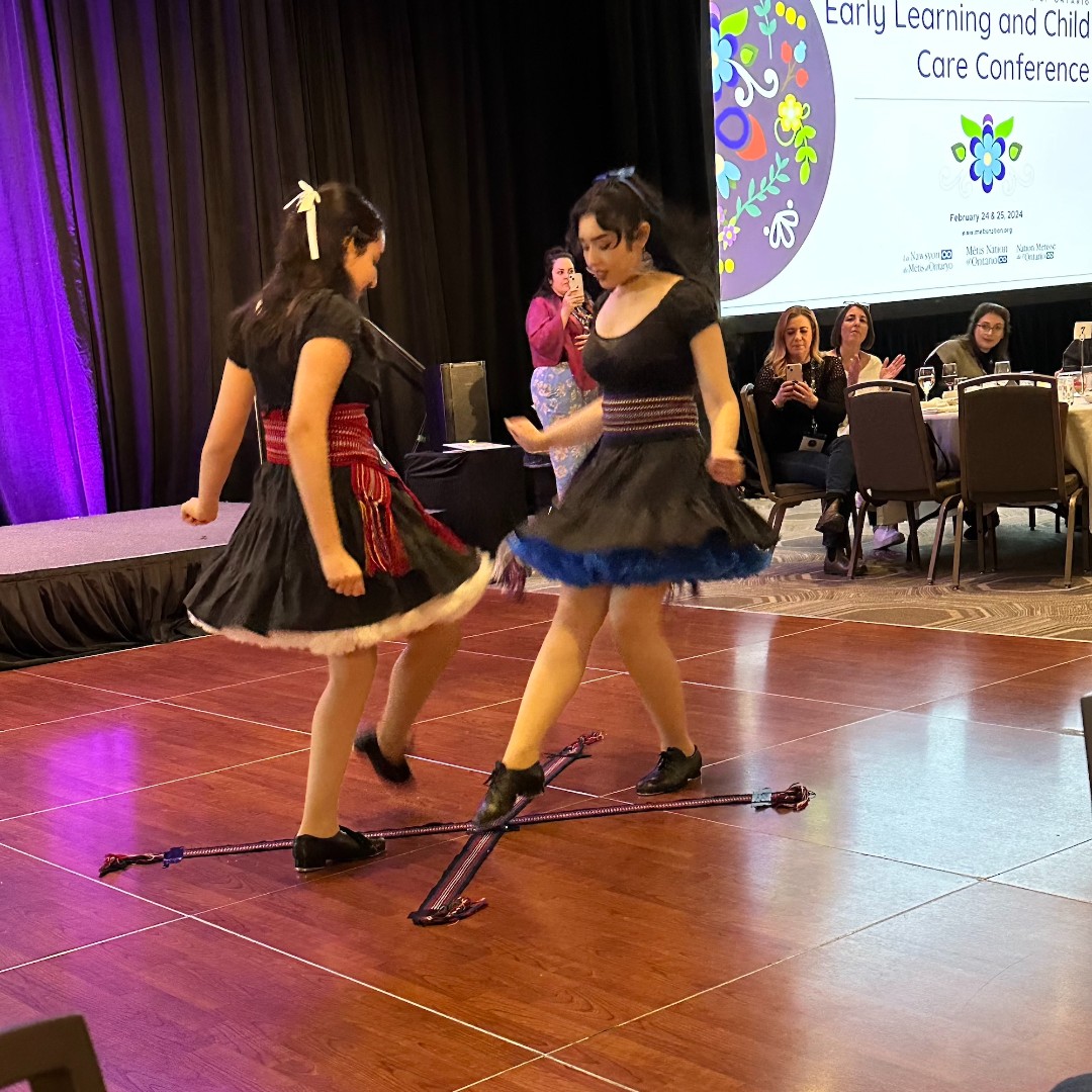 Grateful to have keynote @MetisNationON's 5th Annual Early Learning Conference! Meeting Cara Koebel, Indigenous Advocate at École H.S. was a highlight. The Métis jig performance left a lasting impact. Let's unite in supporting Métis children's growth and empowerment🌱