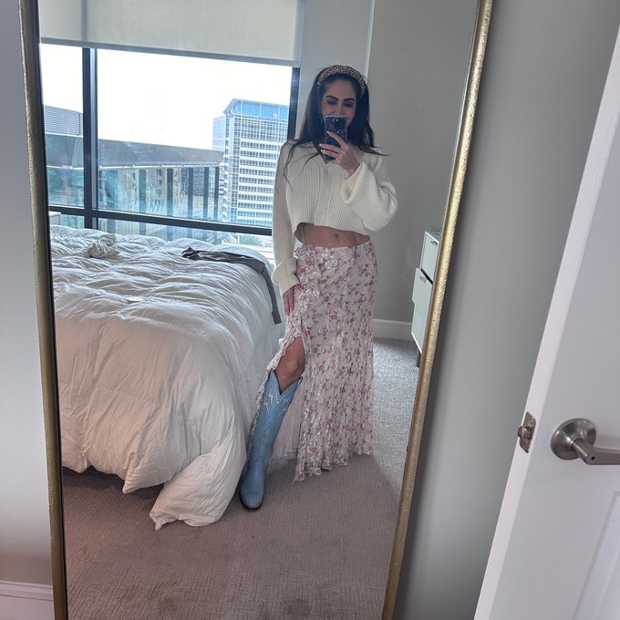 Rate my outfit 1-10 https://t.co/ITLcIzQeEn<a href="/tag/gamedayfit"class="tags"><span>#gamedayfit</span></a>