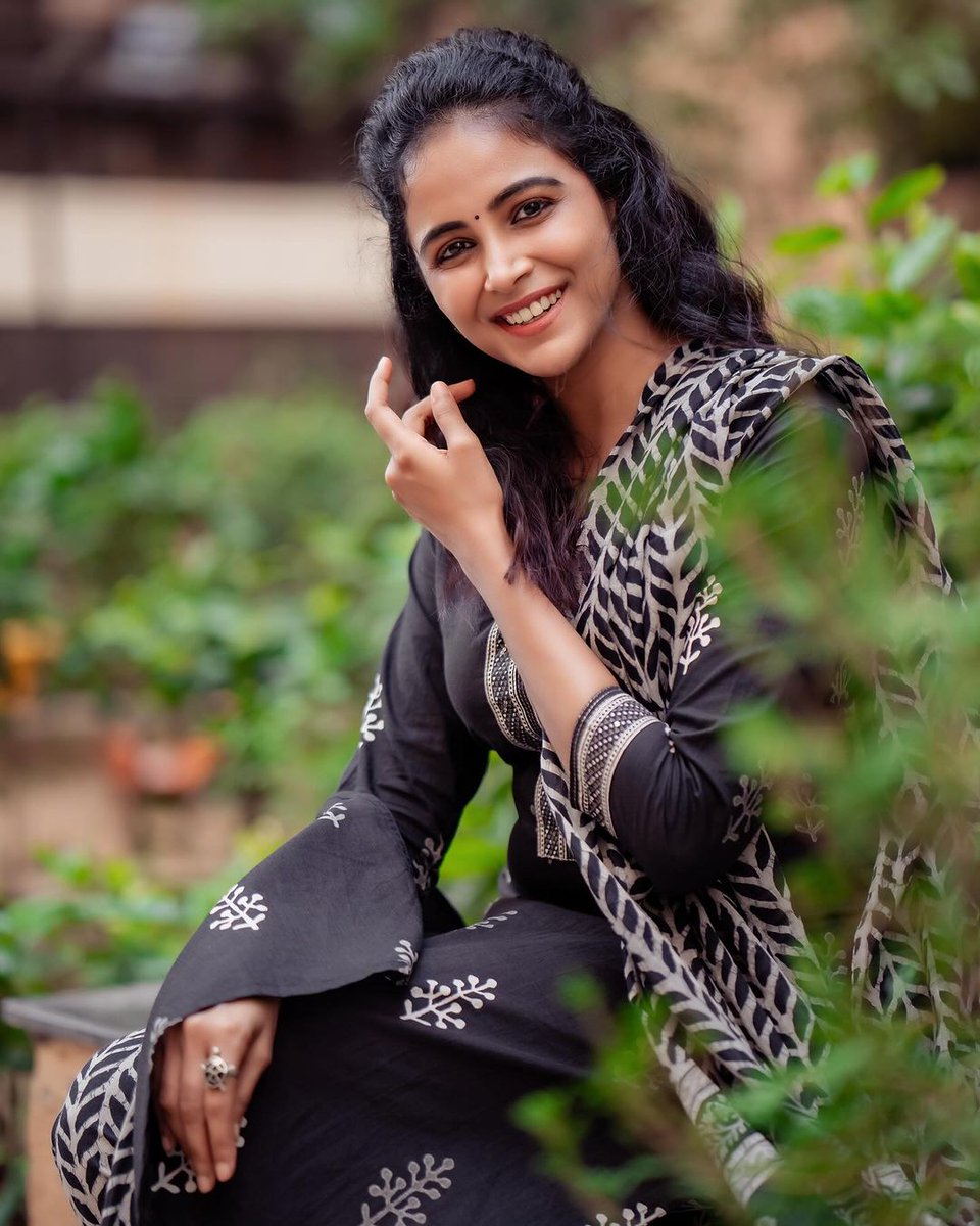 Actress #subiksha stuns everyone with a beautiful black outfit in her latest photoshoot 🖤 @SubikshaOffl @Prabhastylish