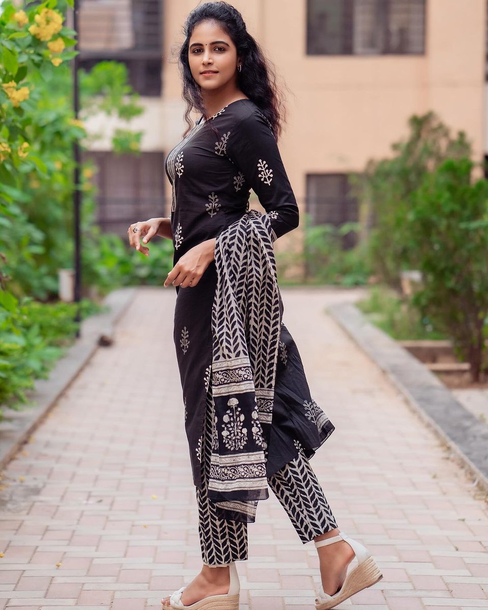 Actress #subiksha stuns everyone with a beautiful black outfit in her latest photoshoot 🖤 @SubikshaOffl @Prabhastylish