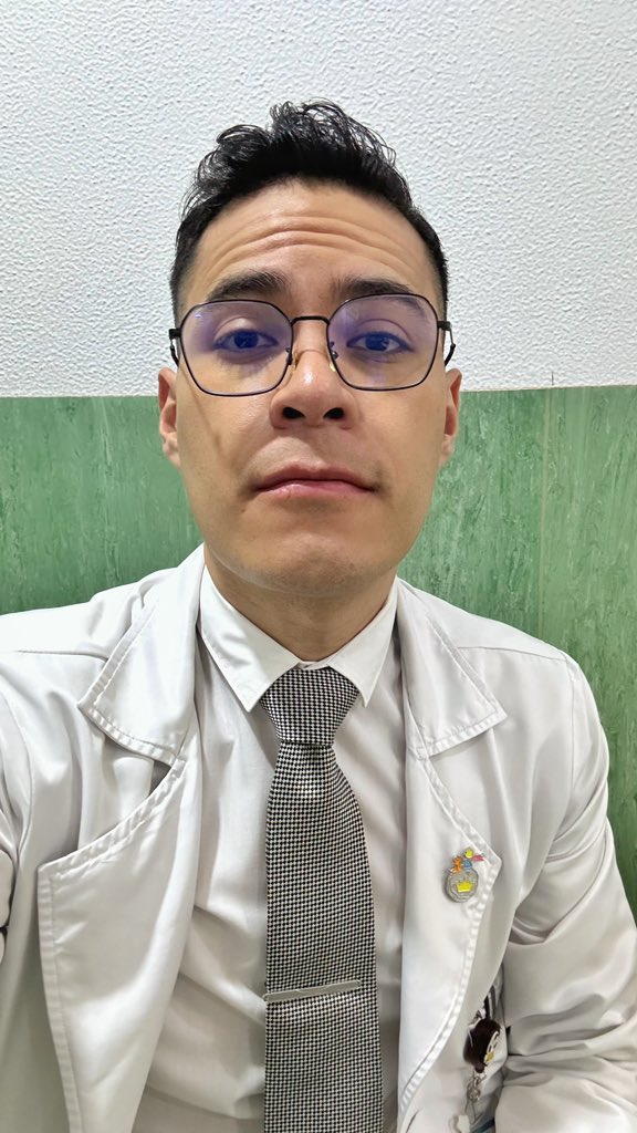 OosvalldoO's tweet photo. Lunes de consulta y sueñito. https://t.co/r9n5YctfZM