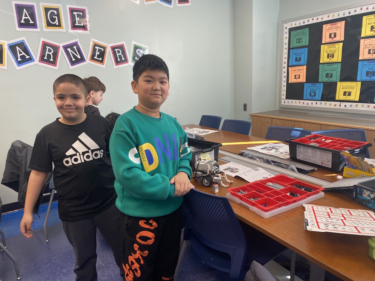 When all the hard work pays off #lego robotics @ps36dragons students celebrate successfully programing their robots! drive.google.com/file/d/1TRvyce…
 @DrMarionWilson @CChavezD31 @KristaFilupeit @LearningWithMsZ  #computerscience