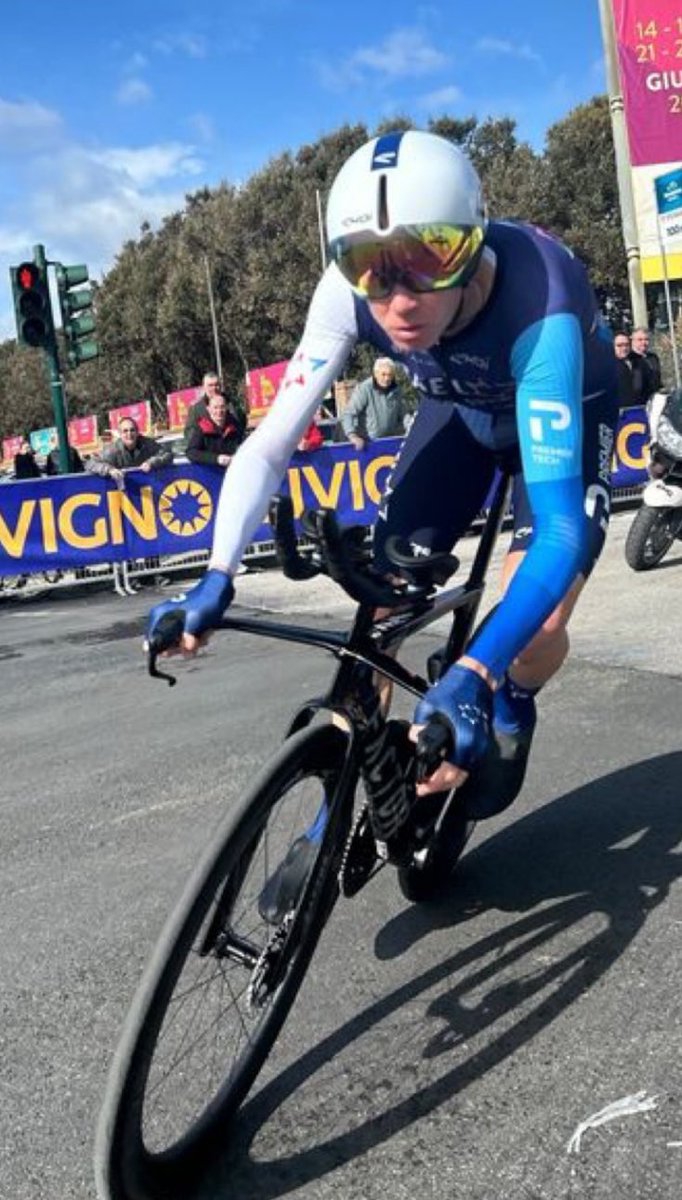 Hredondo18's tweet photo. Me duele mucho, muchisimo ver al que para mi (de momento) es el mejor ciclista de todos los tiempos atascado, 3 años intentandolo y volviendolo a intentar sin salir del agujero haciendo hoy el 116 en una CRI donde era su especialidad.
For me you are still the best @chrisfroome https://t.co/1aChbNnIha
