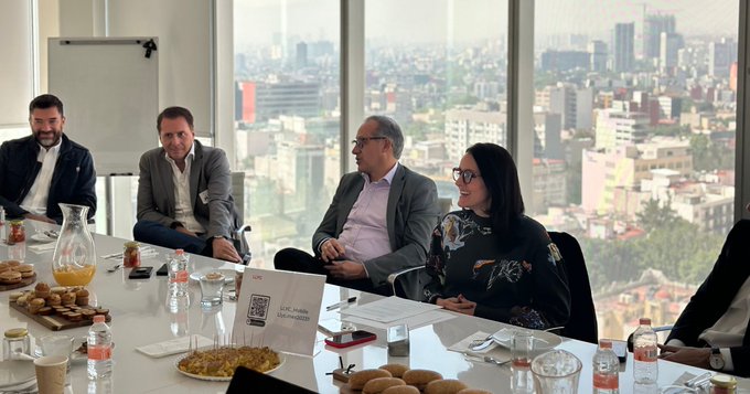 carozarco's tweet photo. Presentamos nuestro #LLYCIDEAS “Perspectiva México: nuevos retos para el crecimiento”, junto a
@JuanFTorresLand, Socio de Hogan Lovells, y
@nwlust, Director General de COMEXI, para analizar con nuestros clientes los desafíos que enfrentará el país en 2024👉https://t.co/qHmNoLutzZ https://t.co/FE15hSJhkA