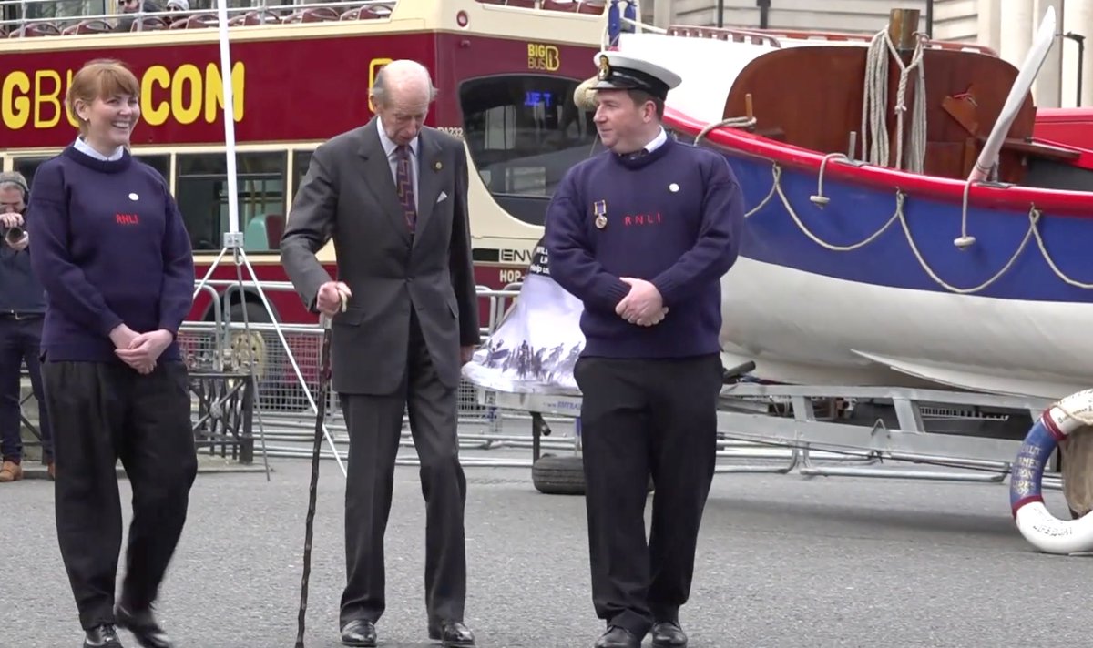 Laura Lewis tweet media