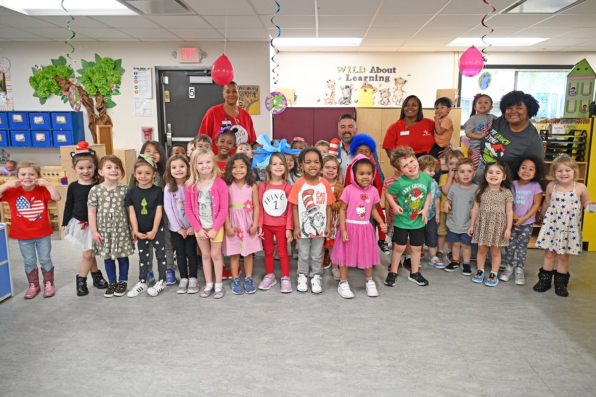 #CFISDBoard member @ToddALeCompte visited @CFISDELC1 this morning to read a few Dr. Seuss books to some of @CyFairISD's littlest learners in honor of #ReadAcrossAmerica! #CFISDspirit 🎉📚