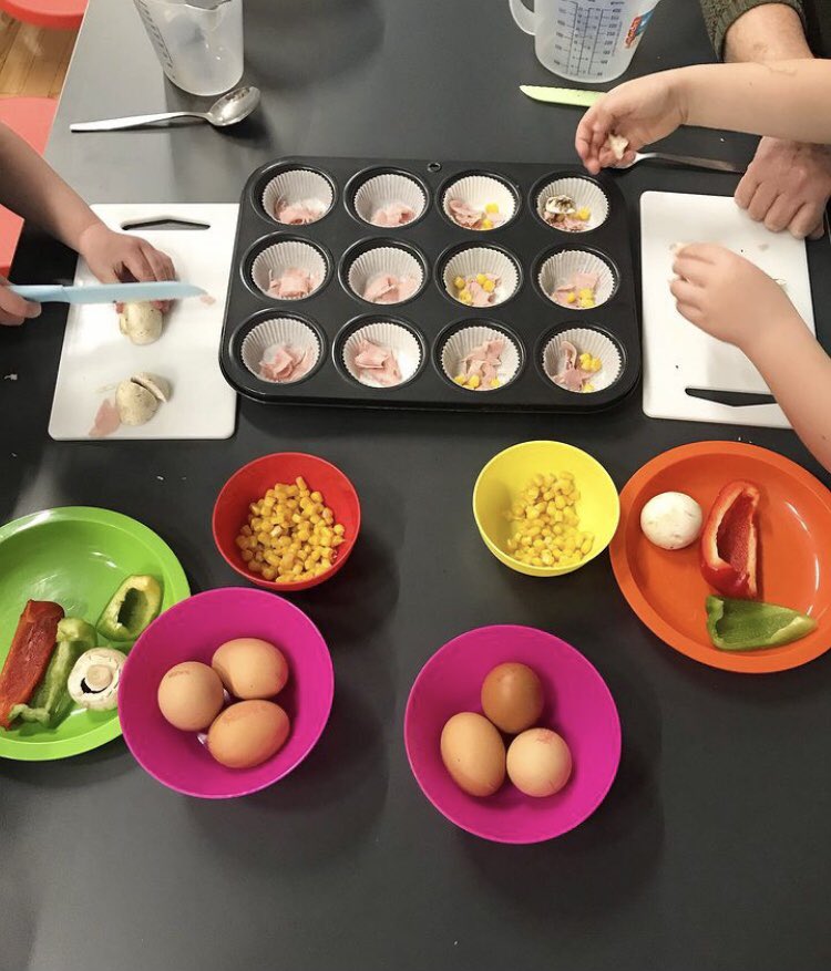 ClaireLDutton's tweet image. Week Four of Come &amp;amp; Cook with your Child in Corwen. We focused on Label Reading with the parents and healthy breakfasts with the children. We cooked breakfast muffins filled with lots of vegetables👩🏼‍🍳 #comeandcookwithyourchild #weekfour @BetsiCadwaladr @NutritionSkills