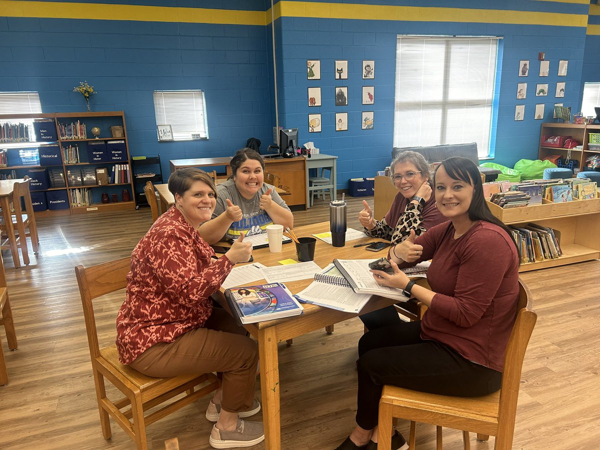 You know it’s a great unit 3 plc when the principal and all first grade stays after to talk!! Thanks @mes_bulldogs for a great afternoon!! Love the smiling faces!!😀