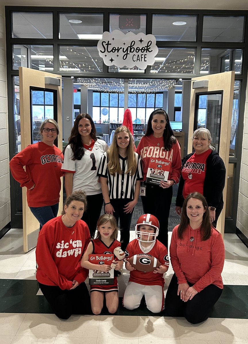 mkwalker723's tweet photo. The office/media team and these cute kindergarteners say “Go Dawgs!” on Book Character Dress Up Day! #ReadAcrossAmerica @MVESGainesville https://t.co/CpEXUHpKj8