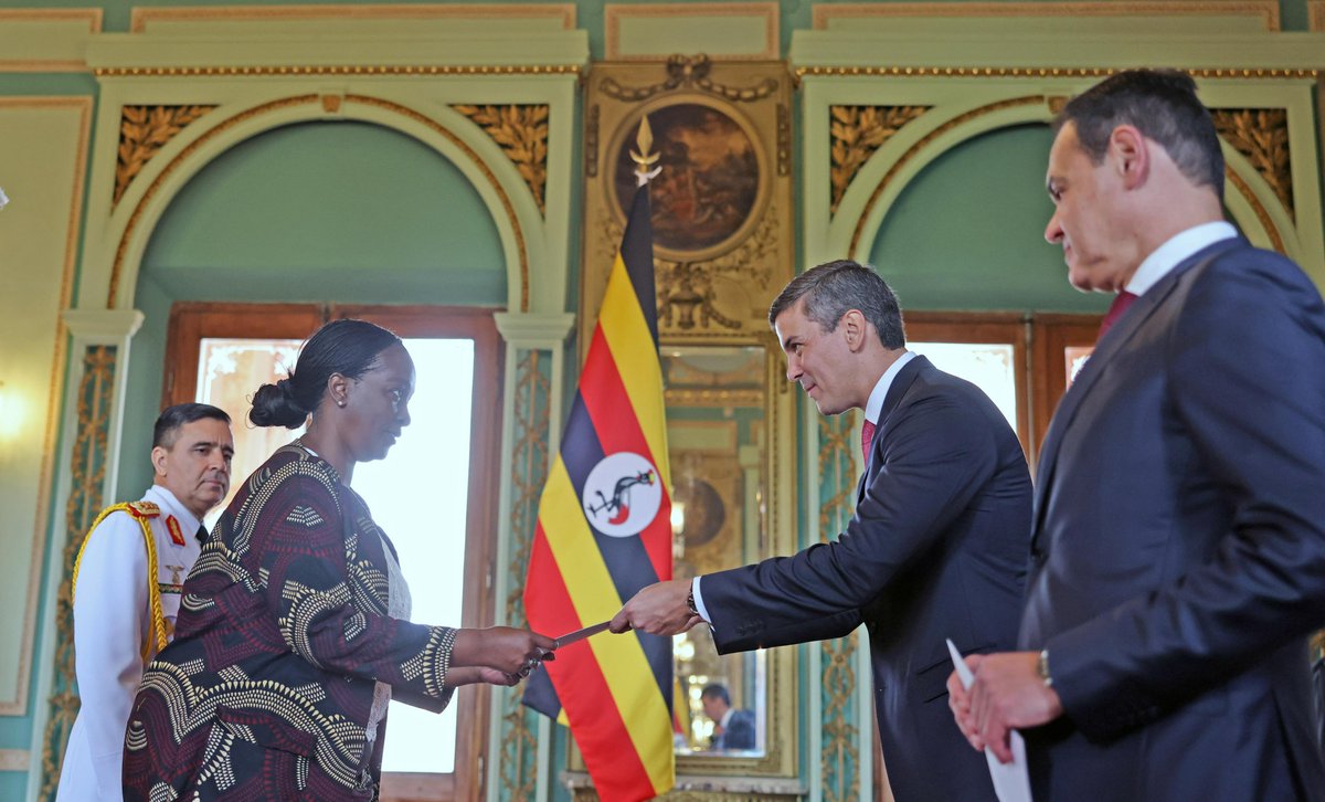 Today, @RobieKakonge_ presented her Letters of Credence to @PresidenciaPy, at the Presidential Palace in Asuncion, Paraguay, paving the way for enhanced bilateral cooperation between 🇺🇬🇵🇾 @mreparaguay @PARAGUAYinUSA @UgandaMFA @Tybisa @UgandaMediaCent @GCICUganda