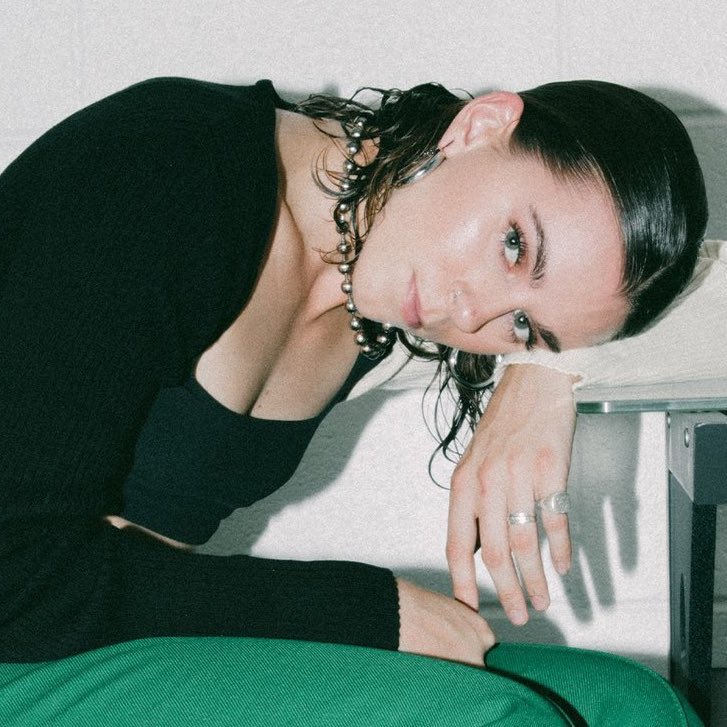 newcompIaint's tweet photo. literally her whole brand . https://t.co/aSqWlEhBQI