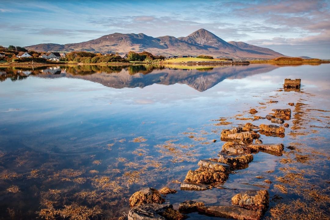 Swim or climb? What would you choose? 📸@Amayophotography via IG 📍#CroaghPatrick #Westport