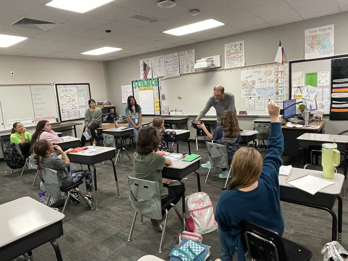 jennie_reid_el's tweet photo. Our Young Entrepreneur Expo members are eager to get started with planning!  Thank you, Mr. Nance, Mrs. Ramos, and Mrs. Sanchez for investing your time and energy into our roadrunners!   @lpisd  #JREadventure #LPlegacy https://t.co/SNhPwyiulc