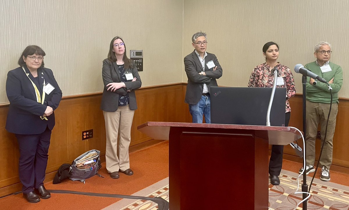 In the 2nd session @EditBuzas overviewed biogenesis of ectosomes, large oncosomes, apoptotic vesicles, exophers, migrasomes & en bloc released MVB-like EV clusters, followed by excellent talks by Yosuke Tanaka, Sharad Kumar, Ann Wehman & Mona Batish @doldivizio @drshauryap 👏👏👏