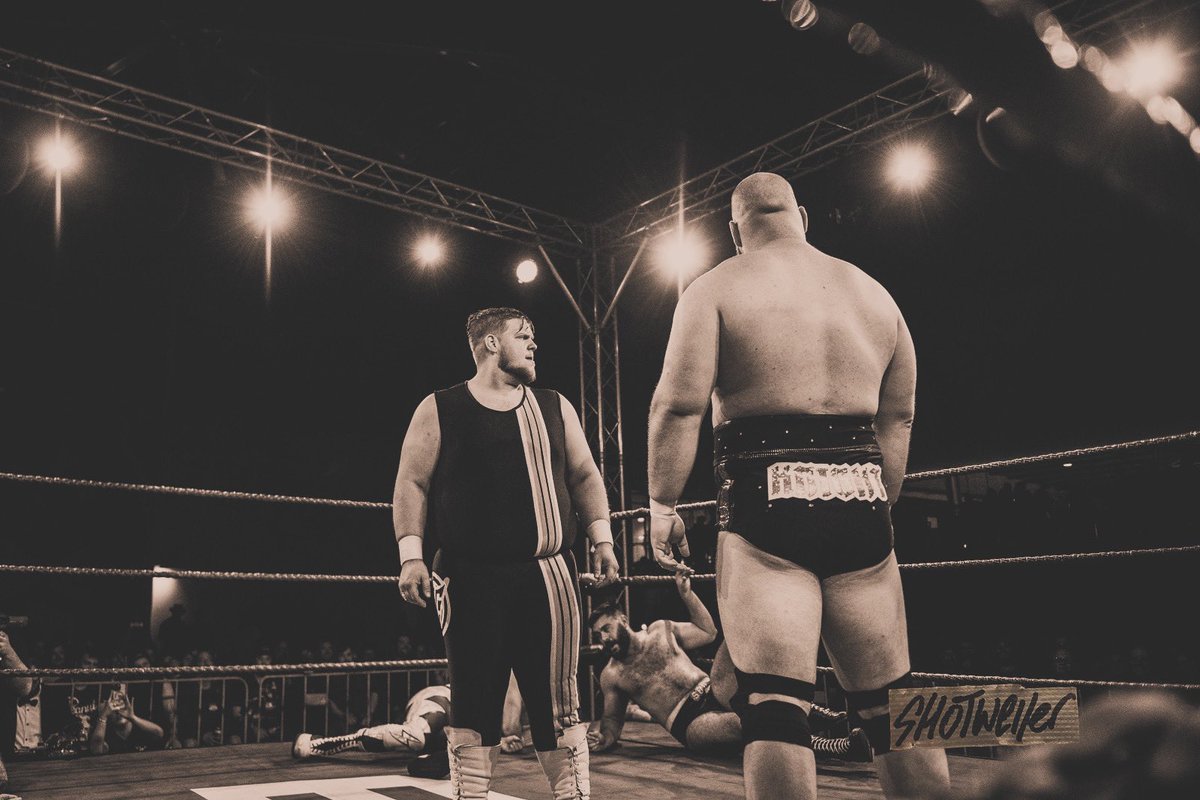 tommyknight1995's tweet photo. Teaching the difference between being a big boy and being a Heavyweight.
The Last Heavyweight.
πΈ @ shotweiler_photography
#epwperth #epwsupershow #thelastheavyweight https://t.co/rcycI6EoMG