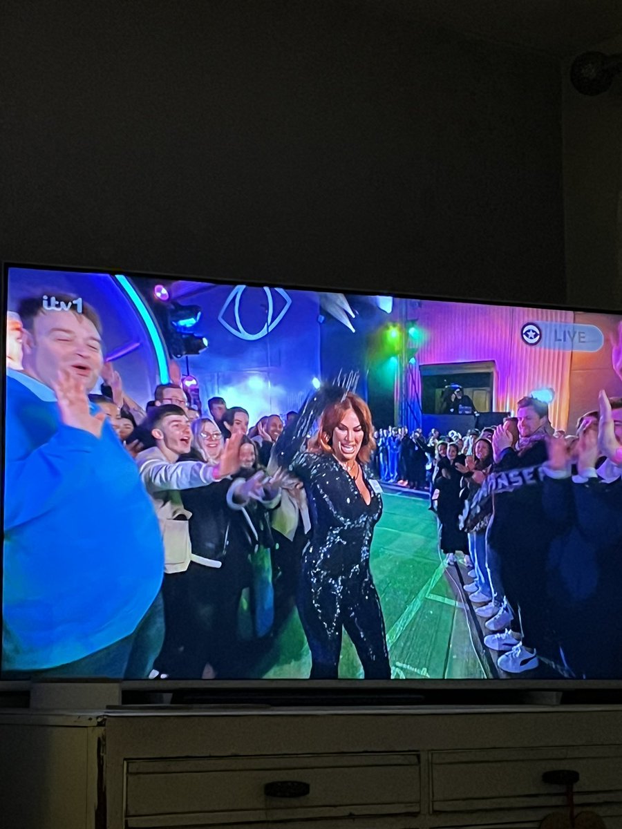djjamesball's tweet photo. Major second hand embarrassment for that big lad in the audience with the blue jumper on 😬 so awkward #bbuk #lefthanging https://t.co/ZgcUV8GhV9
