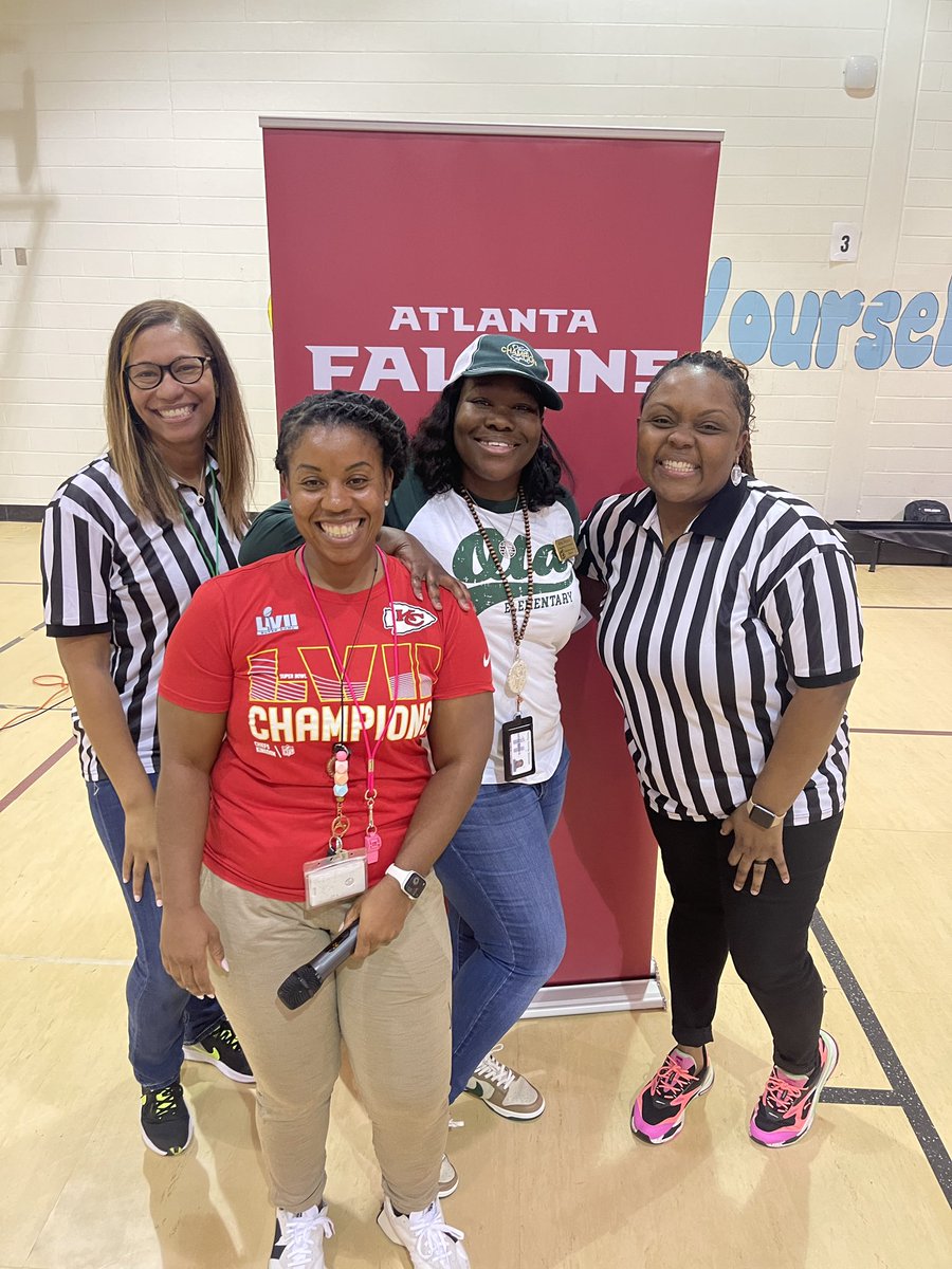 𝓠𝓾𝓮𝓮𝓷𝓪 𝓢𝓲𝓶𝓲𝓵𝓲𝓮𝓷-𝓗𝓲𝓵𝓵 tweet media