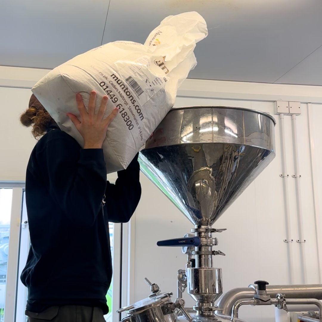 MuntonsPlc's tweet photo. The "Thiol Smasher", a collaborative beer made with Muntons, @BarthHaasX and @WHClab . This 3.4% beer was made with a focus on maximising thiol precursors in Malt, to give more tropical notes from a lower abv beer.

Come and visit us at BeerX, stand 143.

#madewithmuntons #beerx https://t.co/LbX93MoFut