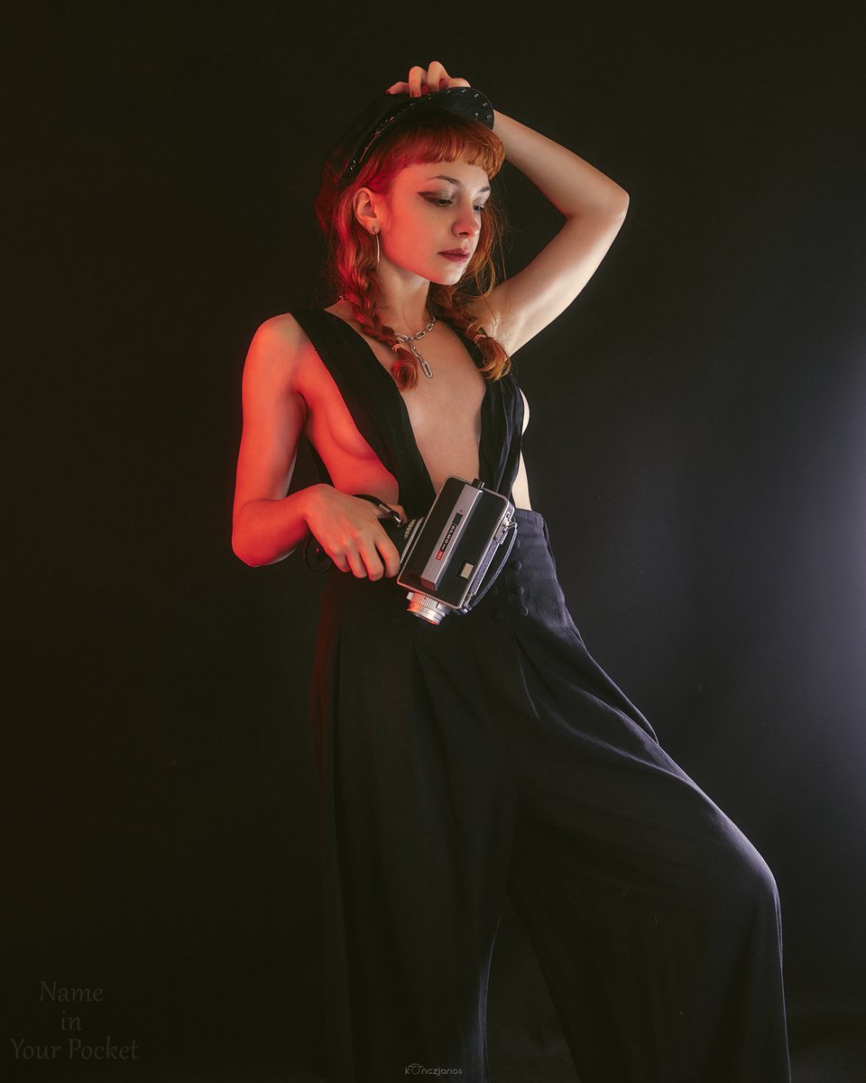 NameInUrPocket's tweet photo. Lights, camera, action 

#model #freelancemodel #fashion #oldcamera #movingpicture #hungary #dynamicpose #photography #makeup #blackdress 

Photographer: https://t.co/nTHc3RQnKk https://t.co/mkfagO9Puo