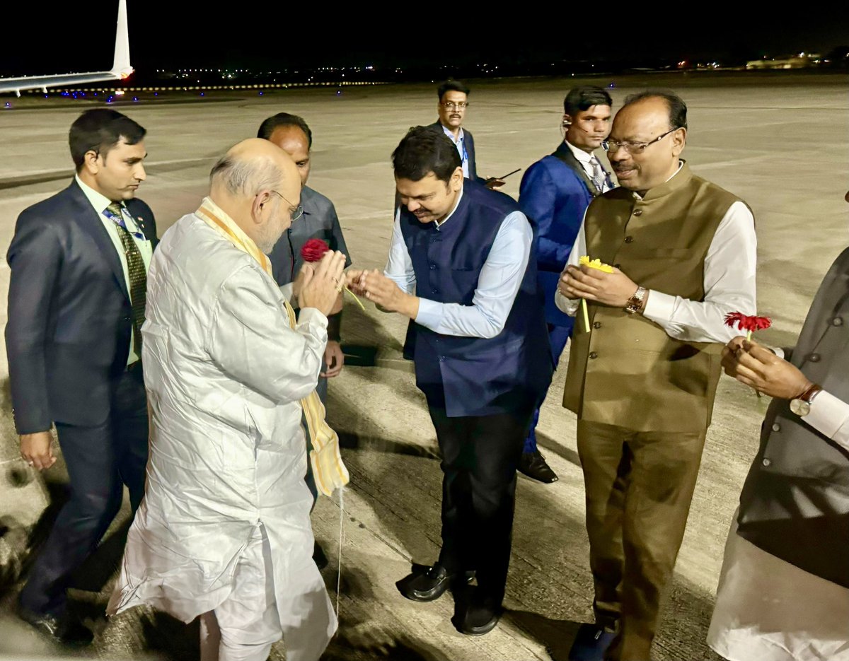 10.30pm | 4-3-2024 📍 Chhatrapati Sambhajinagar |  रा. १०.३० वा. | ४-३-२०२४ 📍 छत्रपती संभाजीनगर.

🪷Extended a warm welcome to our leader Hon. Union Home Minister Amitbhai Shah as he arrives in Chhatrapati Sambhajinagar
🪷केंद्रीय गृहमंत्री आणि आमचे नेते मा. अमितभाई शाह यांचे…