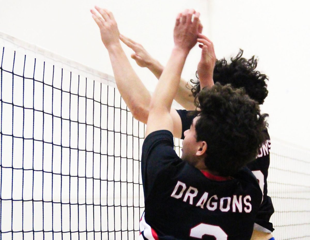 “Boys’ volleyball lets lead slip in 3-2 loss against Bishop Diego”

Reporter Ian Toreja covers Foothill Tech’s boys’ volleyball team amidst their Spring season. 

[📸: Claire Hadley] 

Check it out here: foothilldragonpress.org/283237/a-lates…