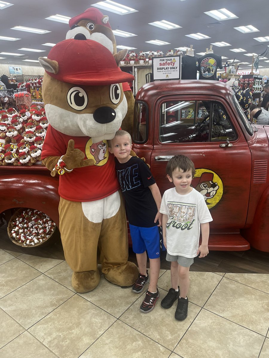 rymgray's tweet photo. #bucees #texas https://t.co/3B6gvnZYe9