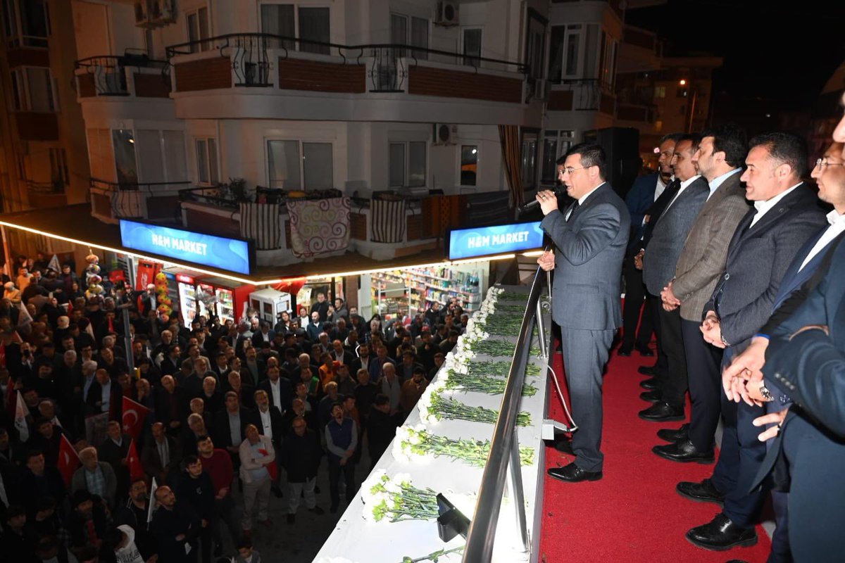 HTutuncu's tweet photo. Alanya mutluluğumuza mutluluk, coşkumuza coşku kattı.

Heyecan dolu bu karşılama, hem ilçede hem Büyükşehirde Cumhur İttifakı zaferinin işareti. Büyükşehir'in yapması gereken sorunları da, çığ gibi büyüyen problemleri de çözeceğiz, hizmetin de eserin de en güzelini Alanyamıza getireceğiz.

Alanya 31 Mart'ta rekora koşacak. Cumhurbaşkanımız Sayın Recep Tayyip Erdoğan'a ve Sayın Dr. Devlet Bahçeli'ye güçlü bir selam gönderecek. Alanyamızın, Antalyamızın Altın Çağı'nı başlatacak.