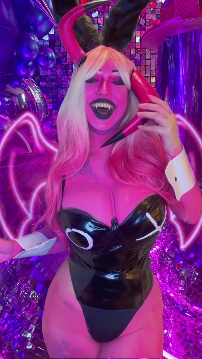 porcelain_Do11x's tweet photo. Verosika Mayday playboy style!! #onlyfans_girl #cosplayergirl #onlyfanspromotion #cosplaylewds #onlyfansbabe https://t.co/qW8mys2trY