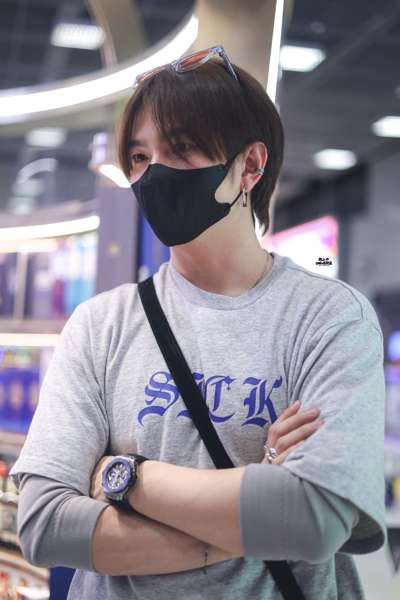 นี่คิดว่าเวลาน้องบิวจัดกระเป๋าอาจจะหยิบตัวที่อยู่บนๆมาใส่ 55555  เสื้อนี่เพิ่งใส่วันกลับจากหางโจวเอง นี่เอาไปใส่ที่บราซิลละ  เพิ่งซักเลยอยู่บนๆ หยิบง่ายงี้ป่ะ  น่ารักกก

꒰ <a href="/JakeB4rever/">BIU.</a> #BuildJakapan ꒱ 
#Beyourluve